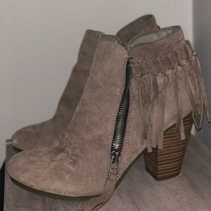 💙 Breckelles Booties faux suade with fringe